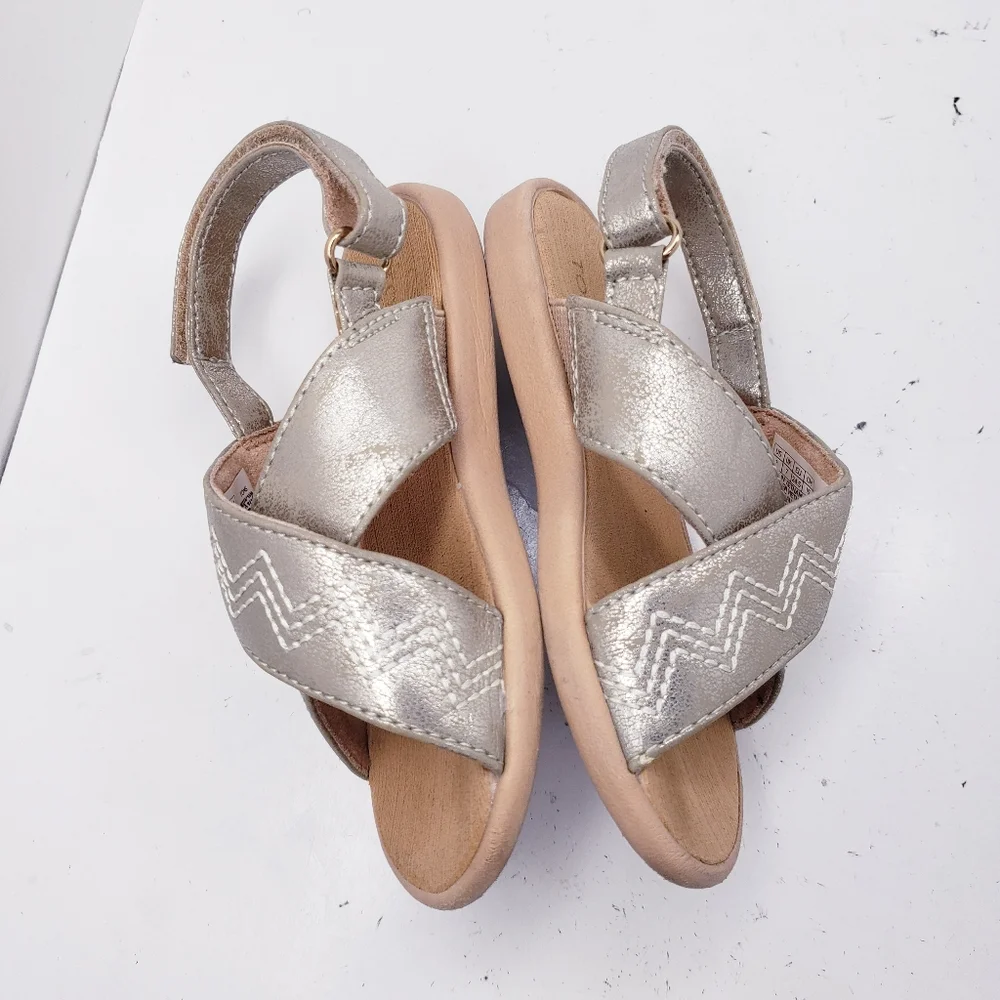 Toms Desert Taupe Shimmer Faux Leather Tiny Viv Sandals Girls Toddler Size 8